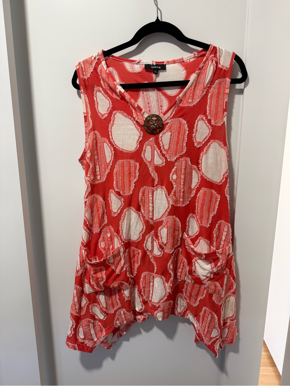 Kaktus Coral and White Sleeveless V-Neck Tunic with Front Pockets